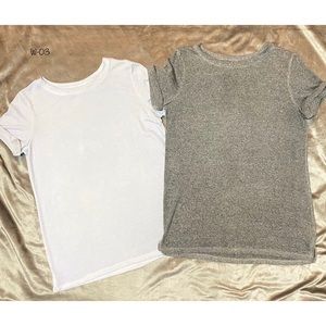 2 size small women’s Gap shirts